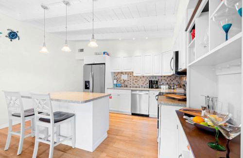 Seabreeze Cove Waterfront Gem 38 Foot Dock Cabana Club - Foto 111