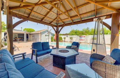 Game Room, Pool! Family Home 25 Mi to Disneyland - Foto 38