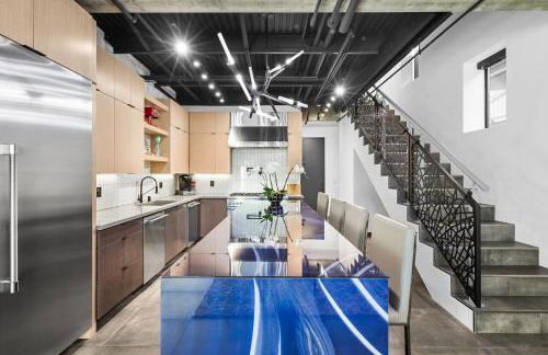 NEW Luxury Concrete Home Just Minutes from the Beach - Foto 7