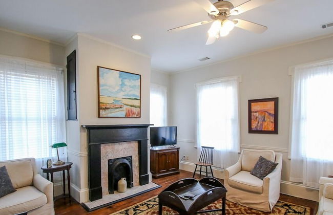 Artist's House Upper Apt Walk to Forsyth - Photo 44