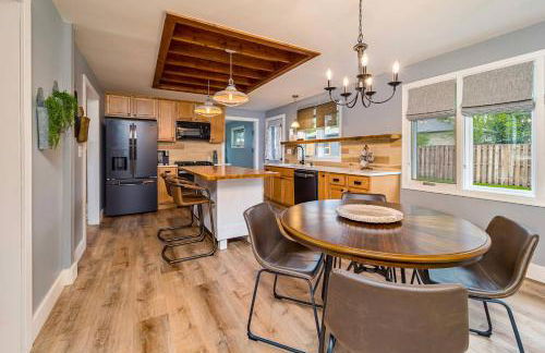 Cheerful & cozy farmhouse 2 bedroom home - Foto 6