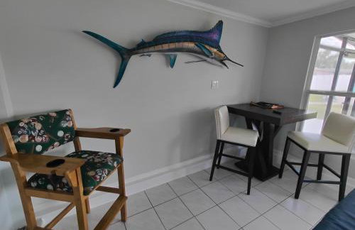 Riverside Retreat: Deck Bar, FirePit, Boat Parking - Foto 21