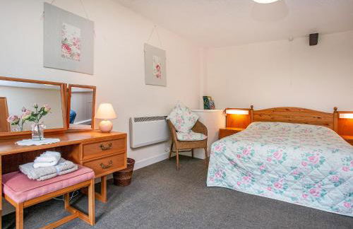 East Hook Holiday Cottages - Clover Cottage - Photo 12