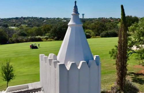 Architect's 'Castle' - Golf Villa with Views - Foto 34