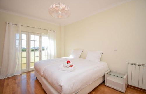 Spacious 4-Bedroom Villa with Private Heated Pool in Quinta da Beloura Sintra Ideal for Families & Long Stays - Foto 36