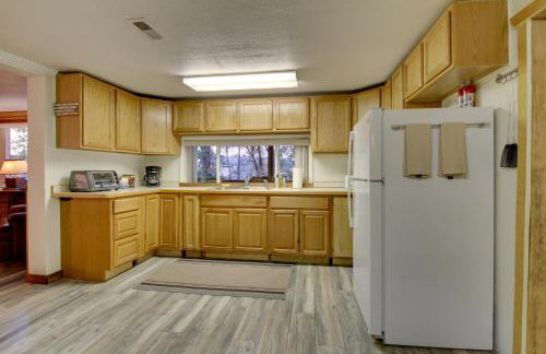 Cozy Augusta Cabin with Furnished Deck and Grill! - Foto 10