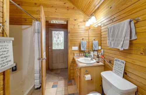 Lake Eufaula Cabin with Hot Tub and Large Deck - Foto 31