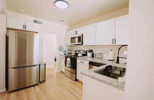 The White House, A Unique ABQ Stay in Central Location near Uptown - Foto 8