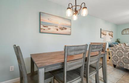 Beach access close to Walmart, Bowling,skating and Game room - Photo 24