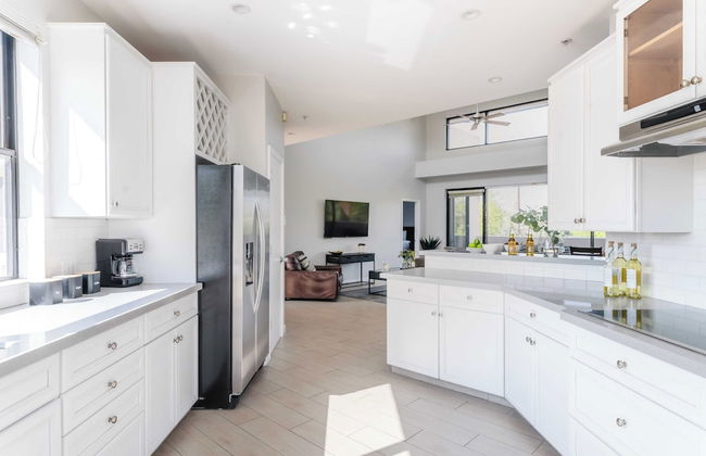 Ivory II By Avantstay Gorgeous Spacious Home w/ Views Close To Old Town - Photo 3