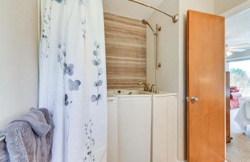 Spacious Mount Pleasant Home with Grill and Yard! - Foto 17