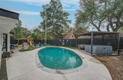 Spring Branch Paradise 4-BD Backyard Pool Oasis - Foto 37