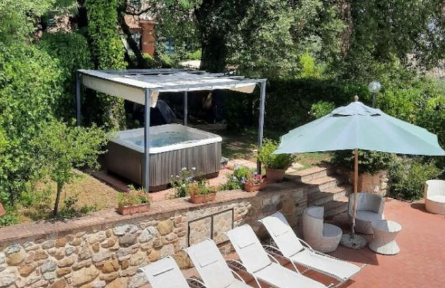 Holiday Home in Town Center with Pool, Garden, Hot Tub - Foto 38