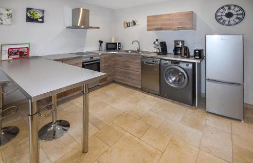 Nice Home In La-Roque-Sur-Pernes - Foto 7