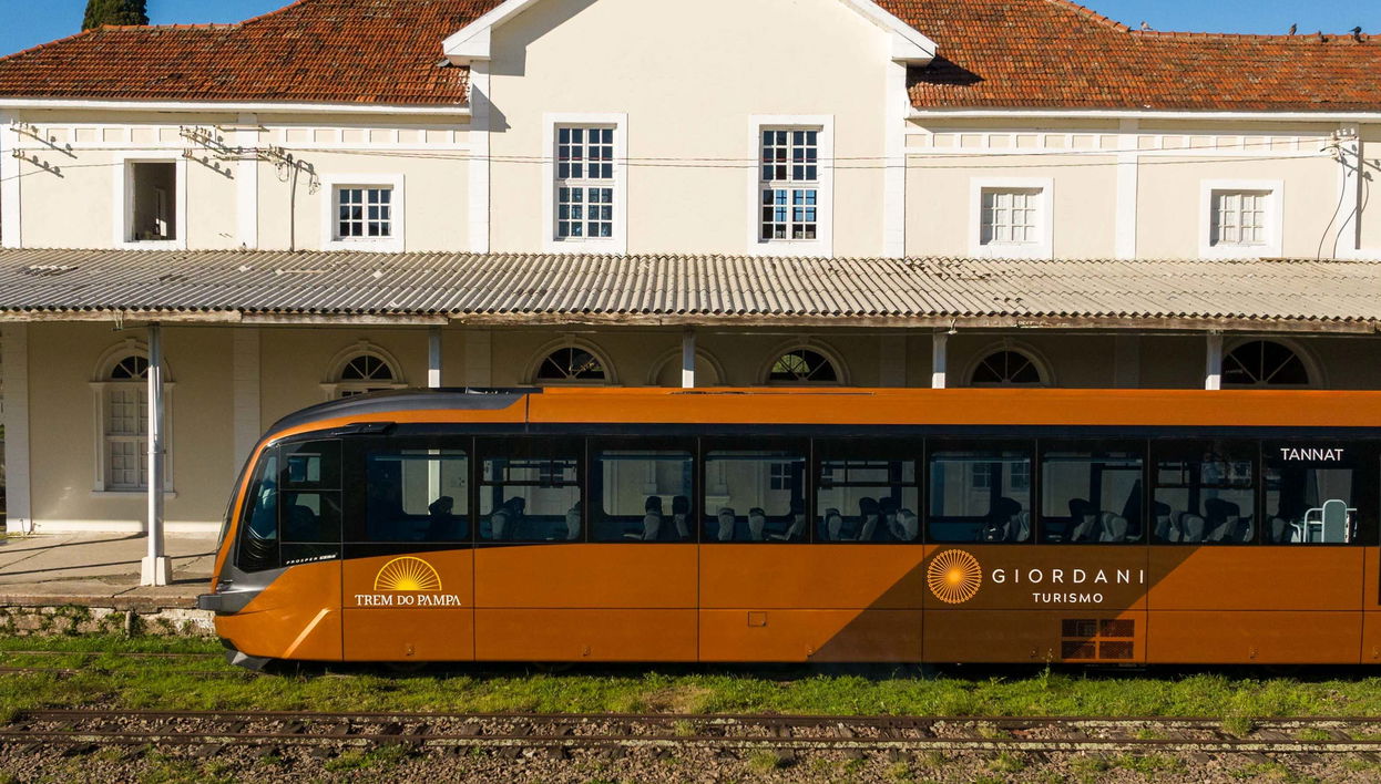Paseo en el Tren de Pampa + Visita a la bodega Almadén