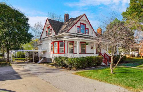 Historic Charm: Spacious 4BR Retreat Sleeps 11 - Holiday Home - Foto 2