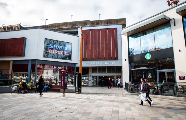 Cozy Luxury City Apartment in Central Bracknell - Photo 36