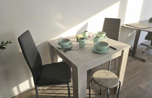 Homely second Floor Apt-Balkon und Parken-APOLONIAliving - Foto 26