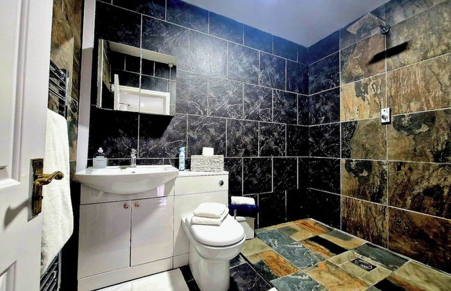 Seaside Escape - Sleeps 4 - Pets Ok - Free Parking - Photo 16