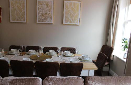 York Place Beautiful Apartment 5 Bedrooms Sleeps 9 - Foto 14