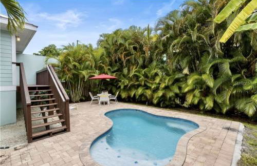 AMI/Holmes Beach - 3/2 Home - Private Heated Pool and Yard - walk to beach - Photo 17