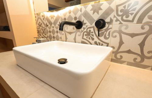 Aeolian Stone Villa - Photo 17