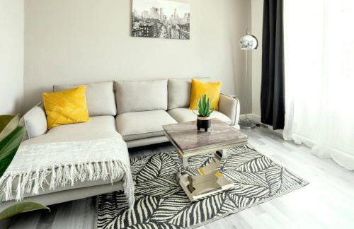 Stunning Lux 3 Bedroom home Priv Parking in Birmingham - Photo 1