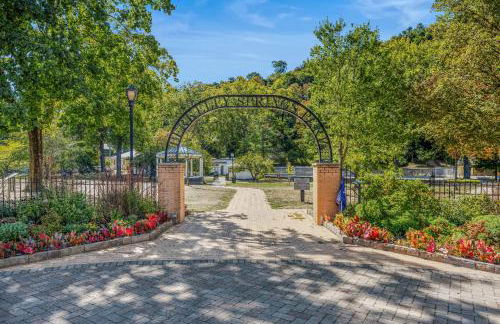 Broadway Cottage - Town, Hot Tub, Fire Pit, Grill, Wifi, Family Friendly, Pet Friendly - Foto 43