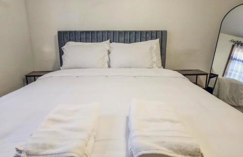 Spacious 3BR Niagara Falls Home with King Bed & Parking 18 Blocks from the Falls - Foto 20