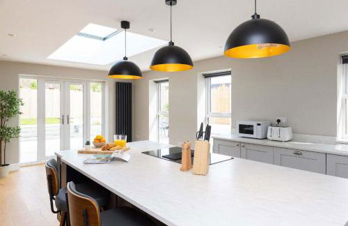 Modern 5-Bedroom Retreat Nr Coast - Foto 11