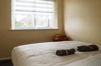 Luxe Cosy&Spacious 2 Bed House - Super Fast Wi-Fi & Private Parking Near GLO Airport & Cheltenham Racecourse - Foto 16