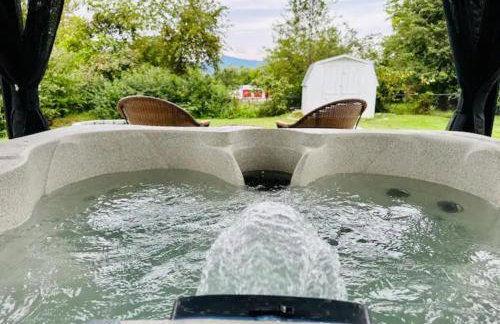 All Seasons Cottage - Game Room - Firepit By Zen Living Short Term Rental - Foto 21