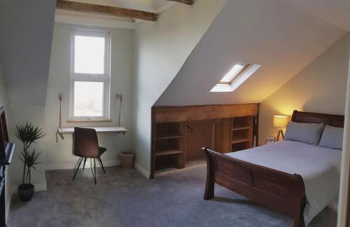 Self-contained Attic Flat, 15 mins from the centre - Foto 1