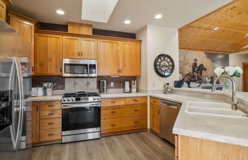 New Build Walk to Sisters Arcade Peloton Fire Pit - Foto 13