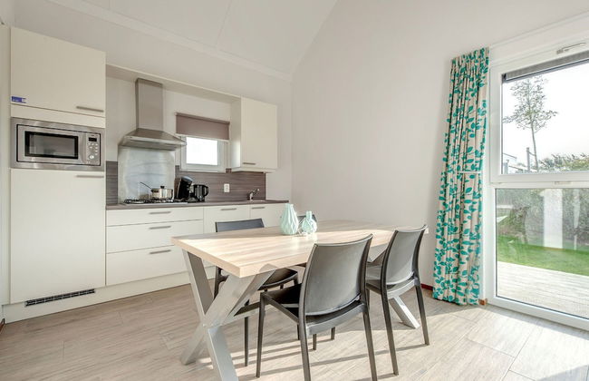 Detached Single Story Holiday Home Near the Sea - Photo 6