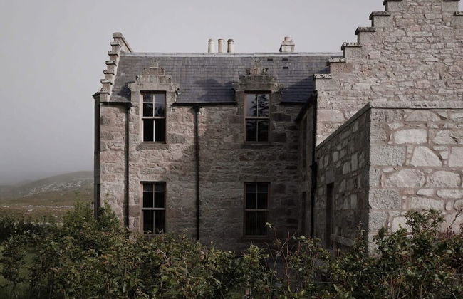 Gairnshiel Lodge - Unique Exclusive Lodge Next to the Castle - Photo 3