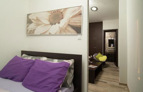 Home Suites - Photo 22
