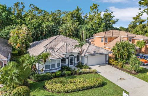 Spacious 3 Bed 3 Bath Pool Home in Naples - Photo 1