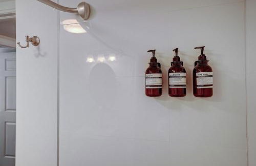 Cute 1 bedroom unit located in Condo Hotel in the heart of Coconut Grove Free Parking - Foto 10