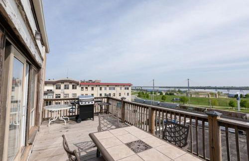Riverview Loft! Downtown Alton - Foto 5