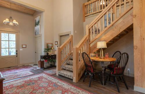 Uncle Chris Cabin by KABINO Air Conditioning Smart TVs Chefs Kitchen Spacious WiFi Grill Bills Island Reservoir Fishing - Foto 25