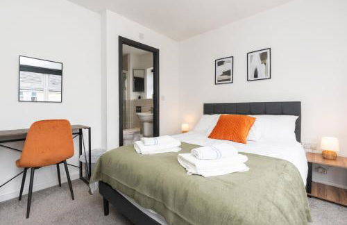 Large Modern Home, Free Parking, Families and Contractors Welcome - Foto 14