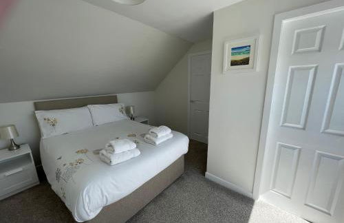 Self Catering house with lovely sea views, 44 Back - Photo 13