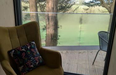 Cozy & Contemporary Lodge by the woods - Photo 4