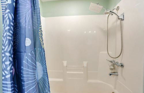 Hike, Fish and Golf Waterfront Gem on Camp Lake! - Foto 17