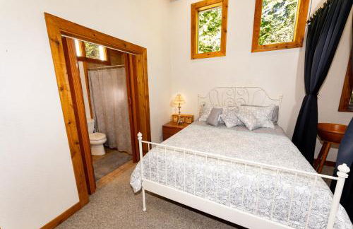 Private Two-Cabin Retreat Near Silverwood Theme Park - Sleeps 15 - Photo 43