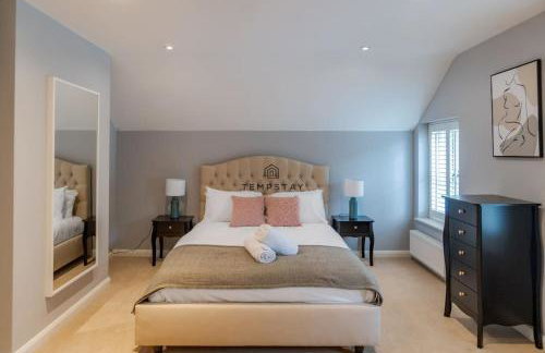 Cosy Family Home Near Thorpe Park & Legoland - Foto 7