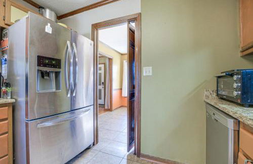 Lovely Fayetteville Home Deck and Fireplace! - Foto 10