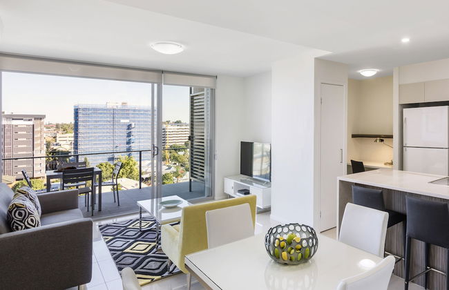 Oaks Brisbane Woolloongabba Suites - Photo 30