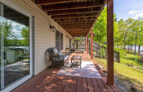 Upscale Lakefront Home w Dock & Kayaks - Photo 29